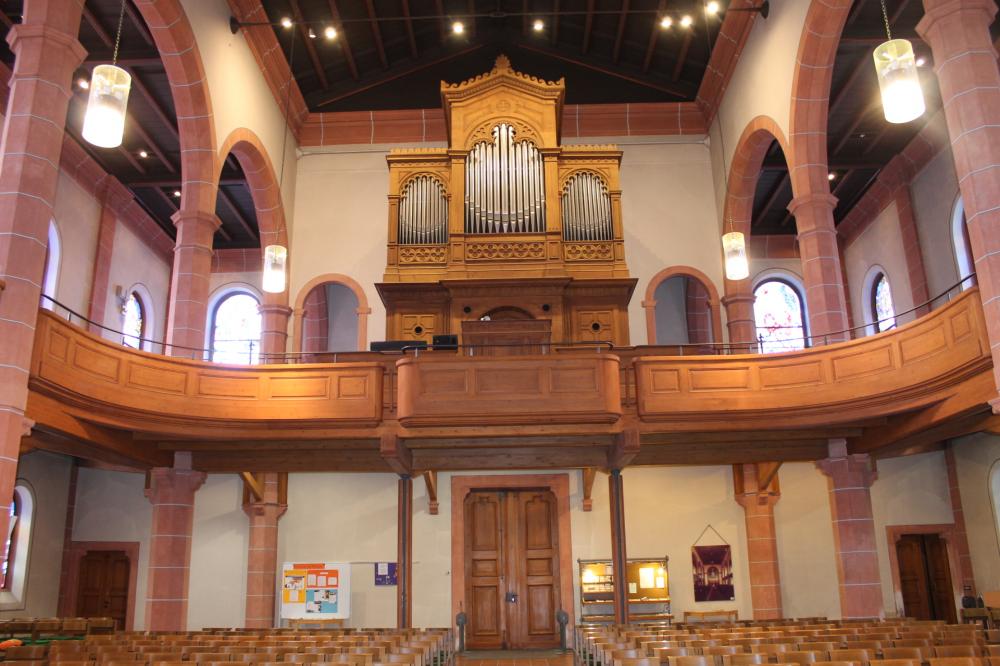 Blick auf die Orgel der Ihringer Kirche